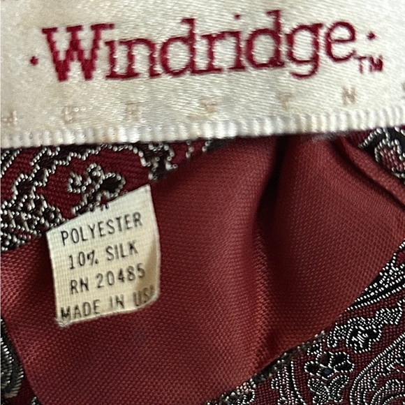 WINDRIDGE Men's Neck Tie Red & Brown Paisley 57"L x 3.5"W - Picture 8 of 8